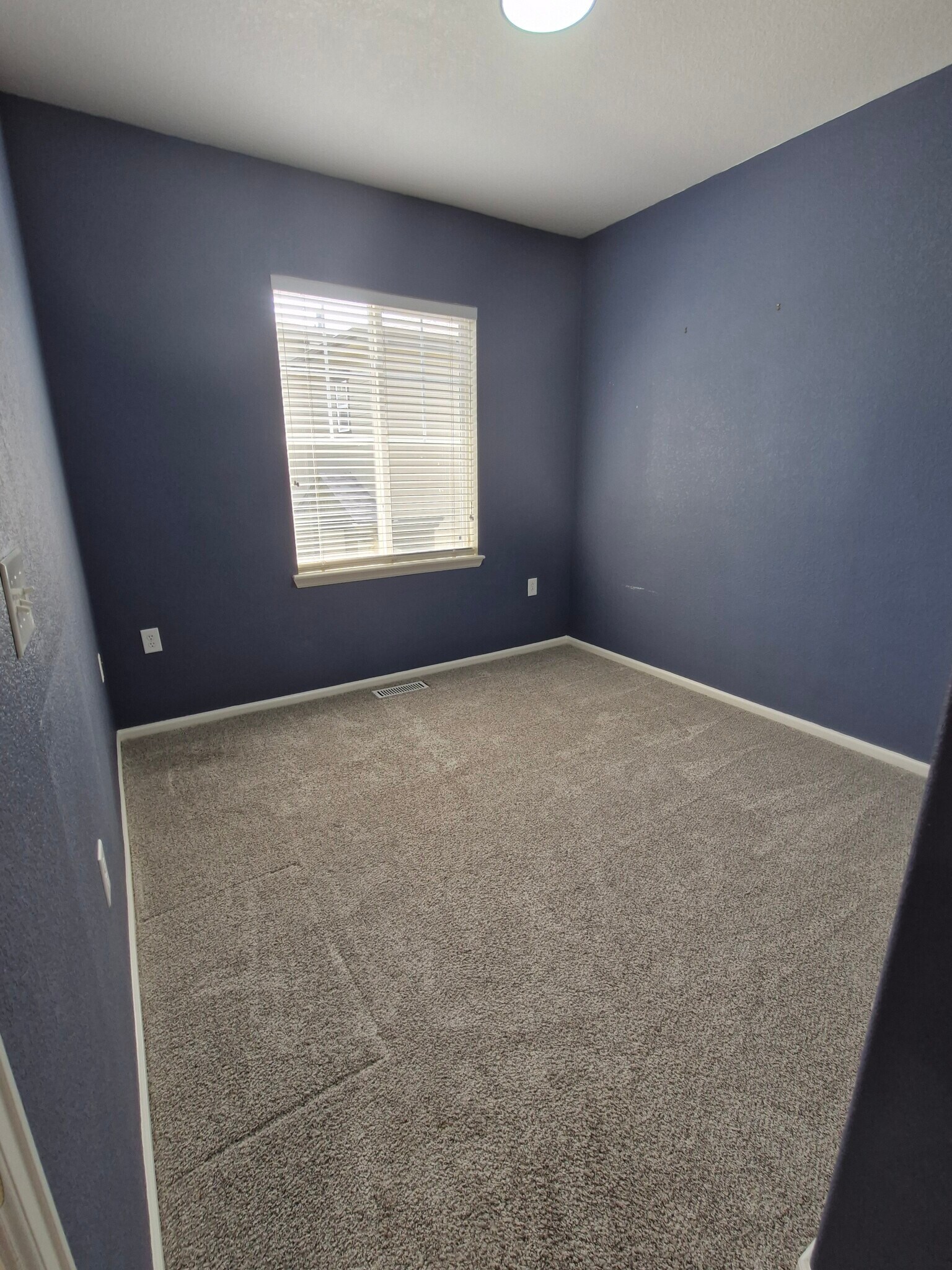 Building Photo - 12963 Grant Cir E