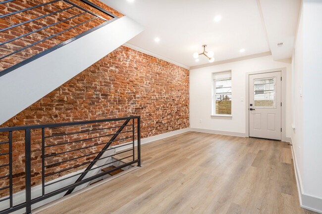 Building Photo - Welcome home to this newly renovated porch...