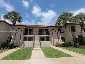 Building Photo - 400 Club Cir