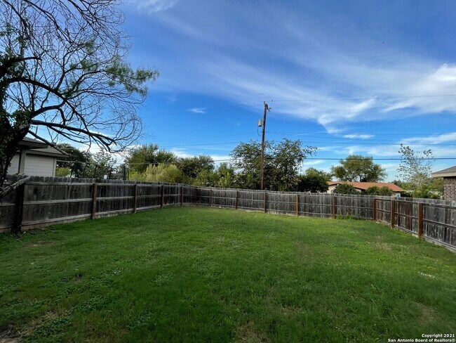 Building Photo - 6207 Golden Valley Dr