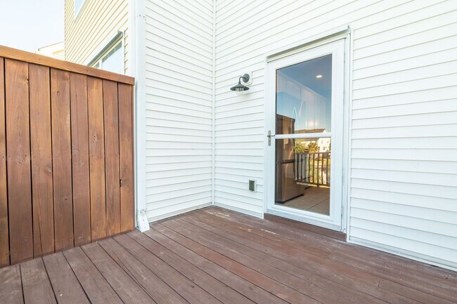 Building Photo - 116 Winding River Dr