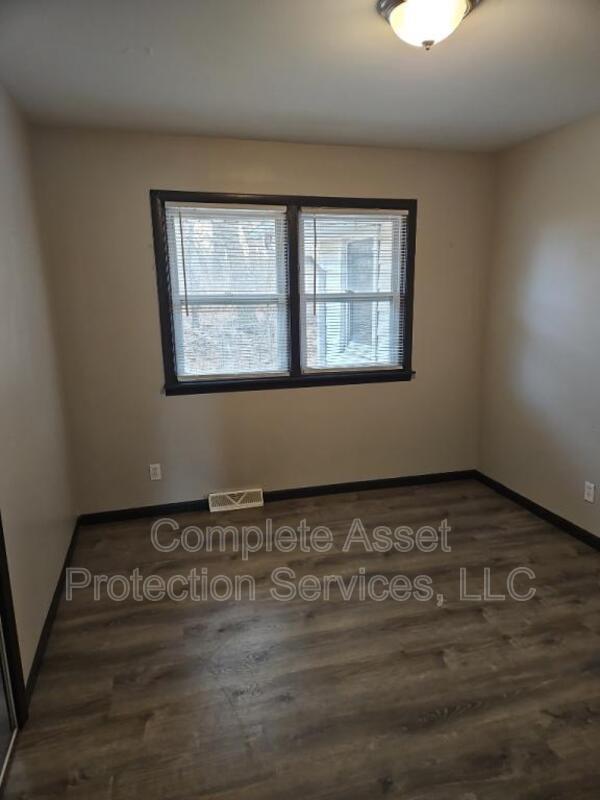 Building Photo - 3707 S Liverpool Rd