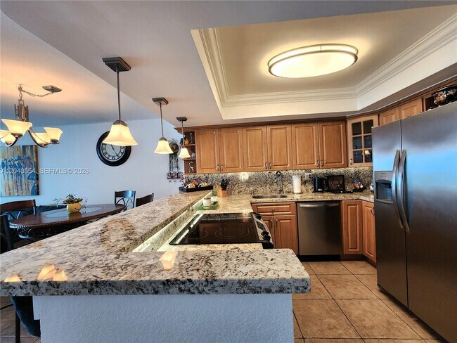 Building Photo - 2030 S Ocean Dr