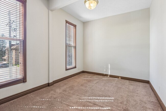 Building Photo - 1313 S 32nd St