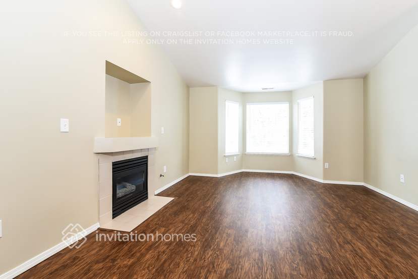 Building Photo - 18511 E Country Club Dr