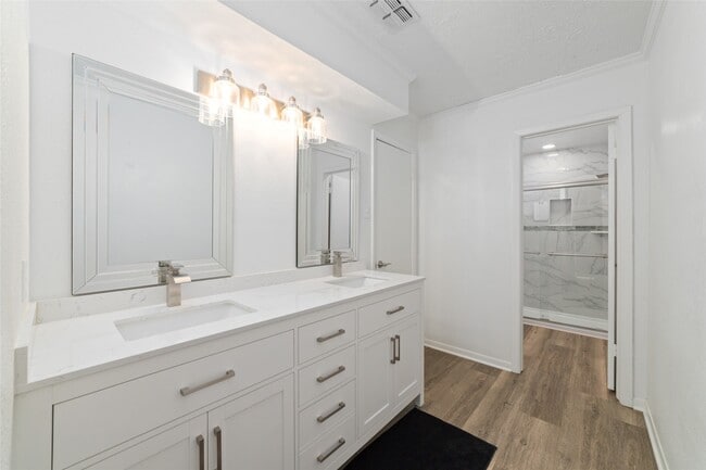 Building Photo - 717 Davis Rd