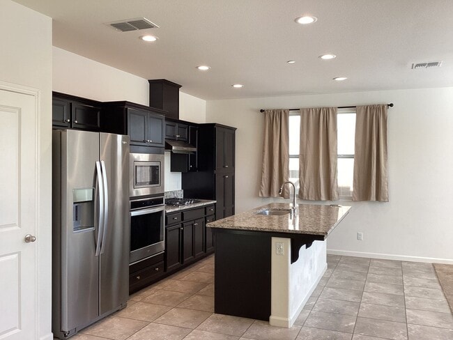 Building Photo - Welcome to Riverstone!!!