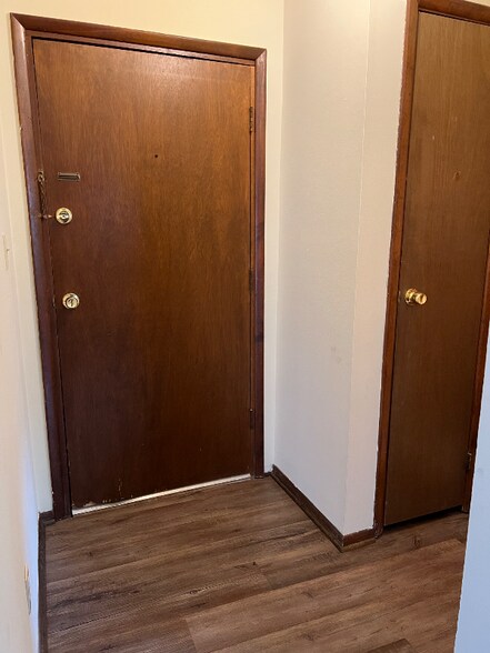 Building Photo - 2065 Sutton Ave