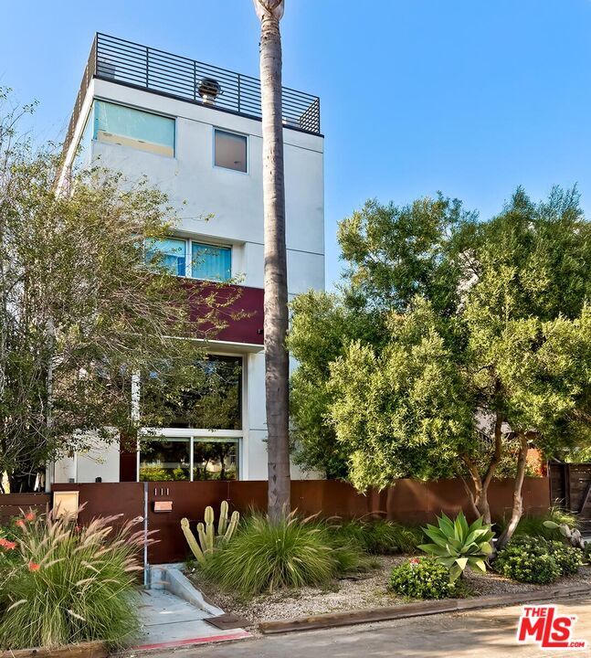 Building Photo - 111 Eastwind St