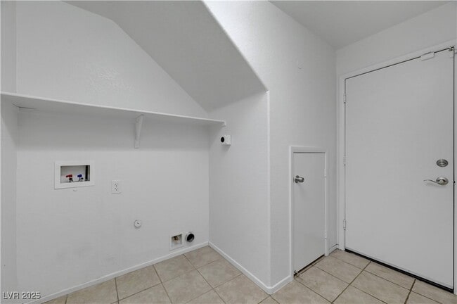 Building Photo - 5052 Whistling Acres Ave