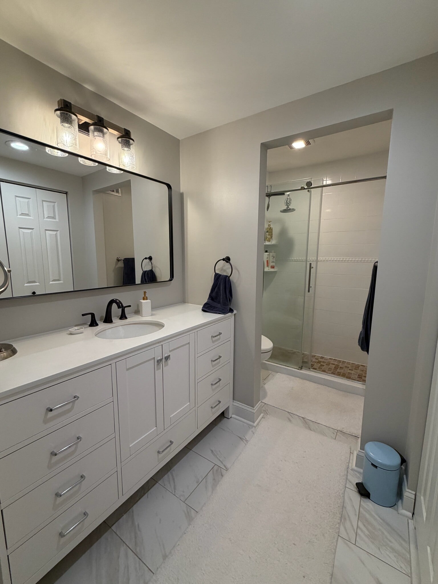 Building Photo - 7602 Lakeside Village Dr