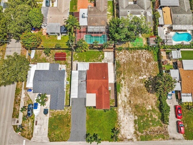 Building Photo - 6661 Meade St