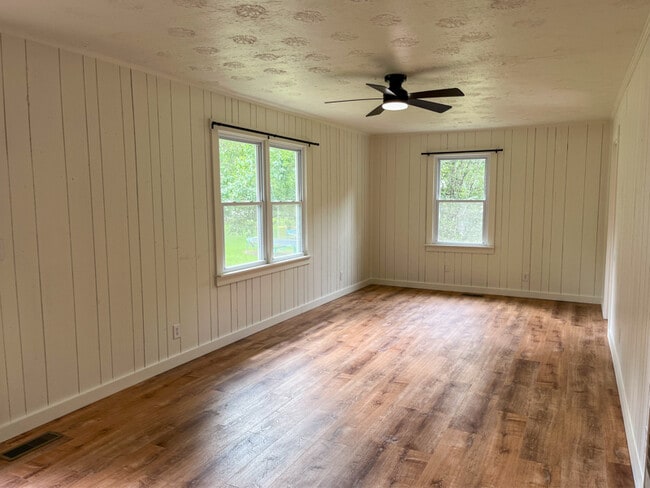 Building Photo - 467 Shady Oaks Dr
