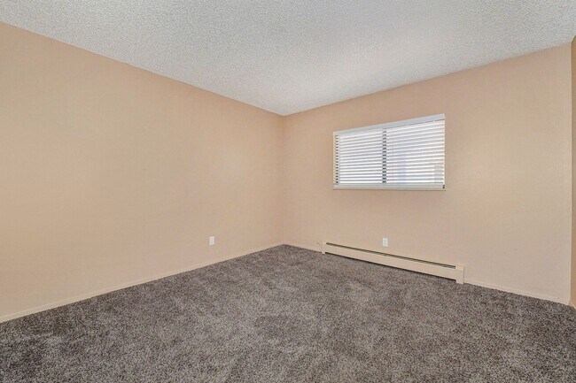 Building Photo - 6702 Dublin Loop W