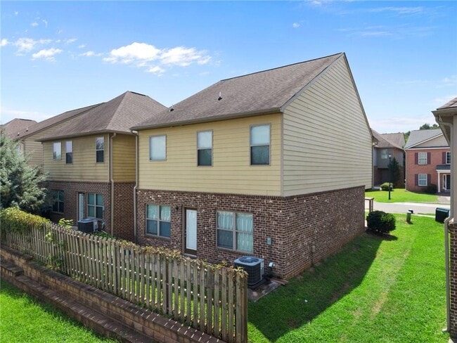 Building Photo - 1240 Faye Ct