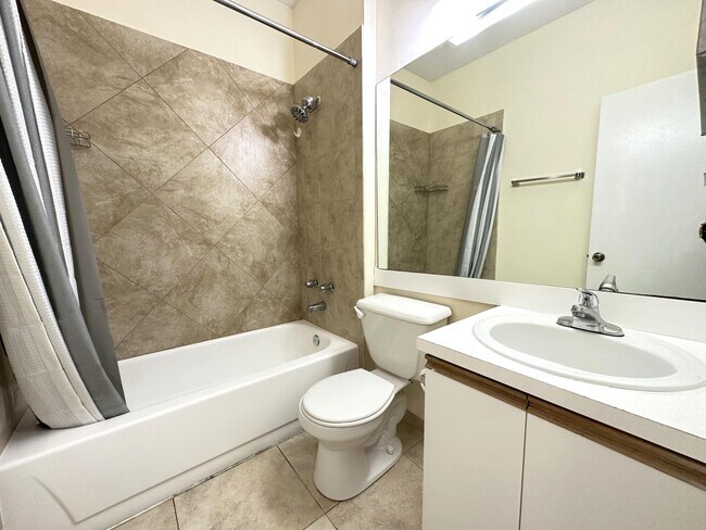 Building Photo - 640 Cypress Club Way