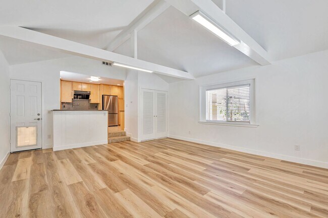Building Photo - Beautifully Maintained 3-Bedroom Home l Hu...