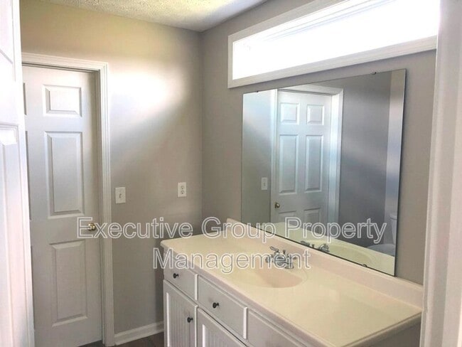 Building Photo - 275 Oxmoor Dr