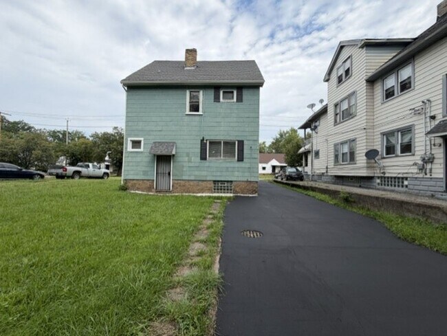 Building Photo - 11402 Avon Ave