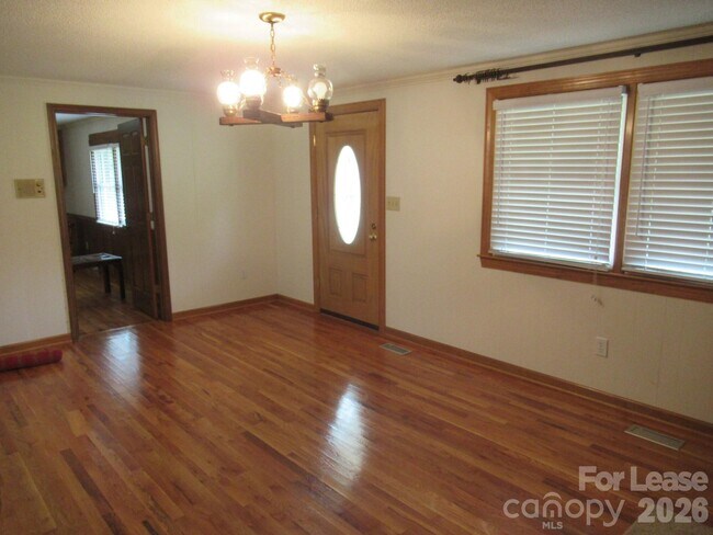 Building Photo - 1357 Beal Rd