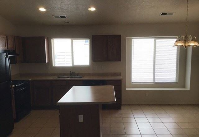 Building Photo - 2043 Violeta Way SE