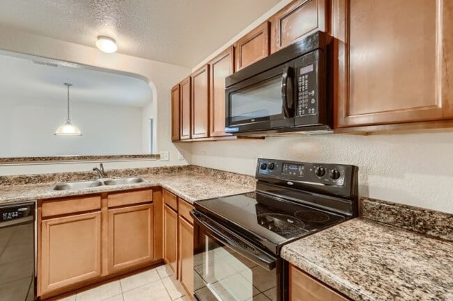 Building Photo - Stunning 3 bedroom for rent off TPC and Bu...