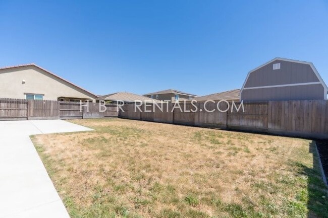 Building Photo - Spacious Elegance: 4-Bedroom with 3.5 Baths in Manteca