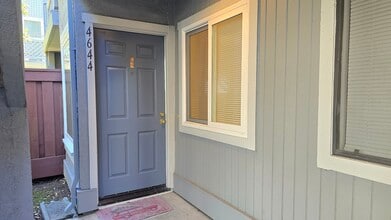 Building Photo - 4644 Devonshire Common