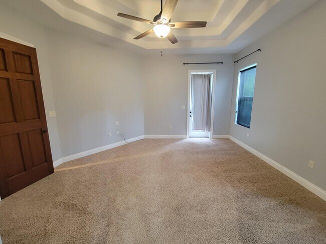 Building Photo - 516 Lakeview St