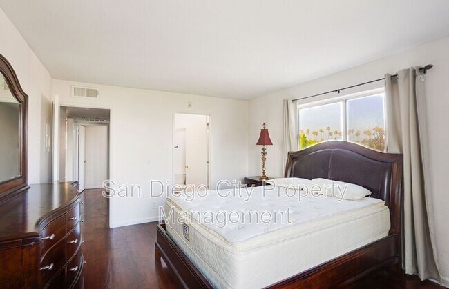 Building Photo - 4794 Arizona St