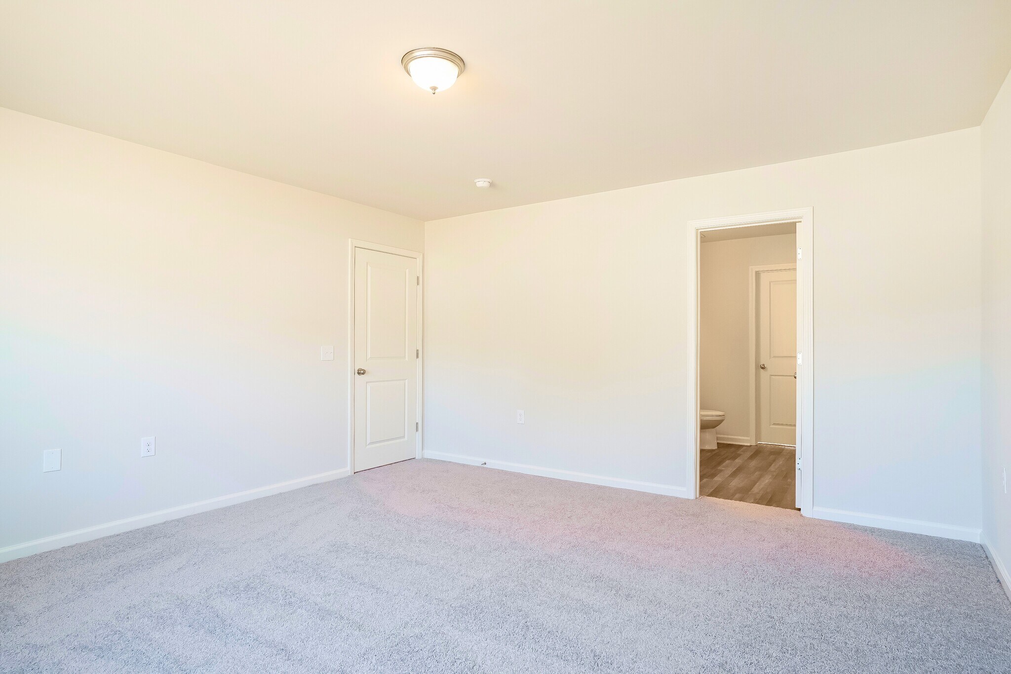 Building Photo - 684 Savanac St SE