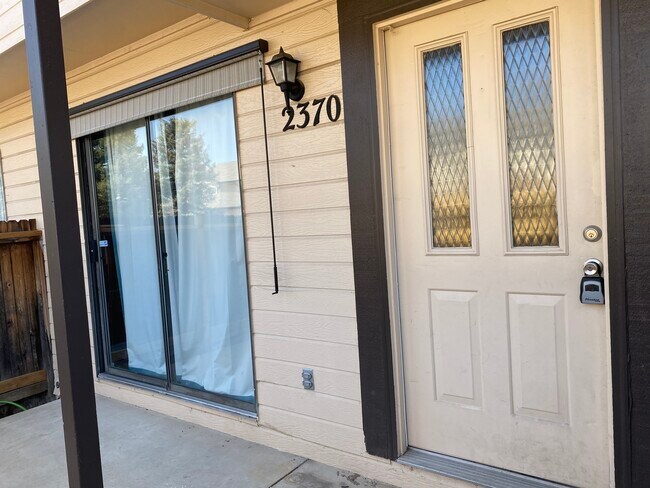 Building Photo - 2370 Lexington Village Ln