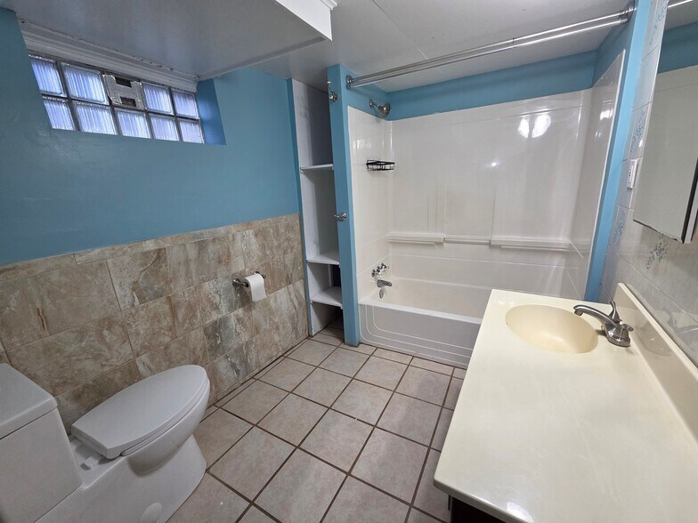 Building Photo - 313 Rinne St