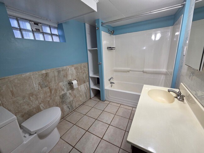 Building Photo - 313 Rinne St