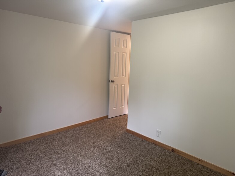 Building Photo - 7235 Henrietta Rd