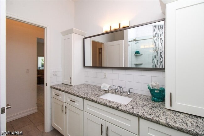 Building Photo - 721 Logan Blvd S