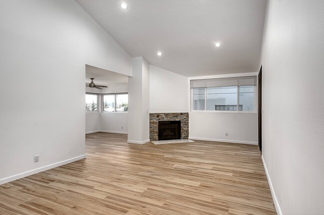 Living Room facing Den - 5325 Lindley Ave