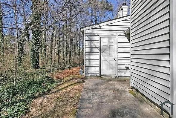 Building Photo - 6447 River Park Dr
