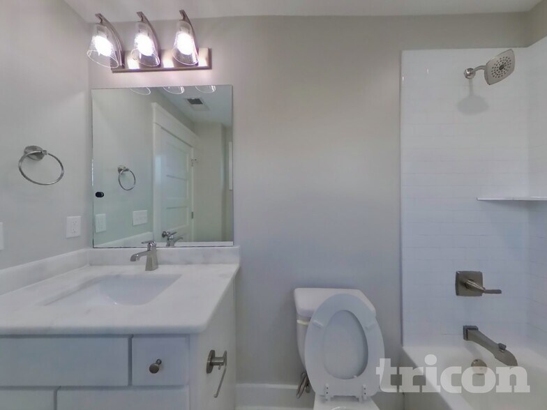 Building Photo - 6813 Charlotte Pike