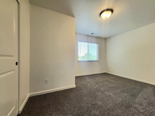 Building Photo - 5413 SE 119th Ave
