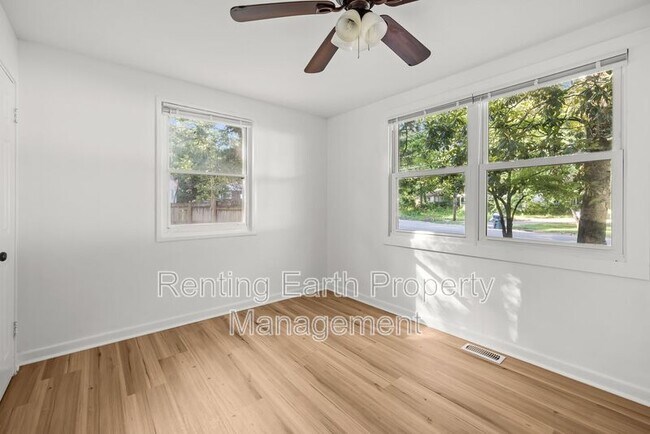 Building Photo - 604 Annie Laura Dr