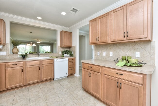 Building Photo - 305 Barrington Farm Ct