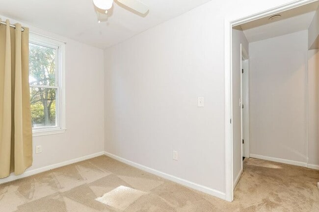 Building Photo - 551 Summit St