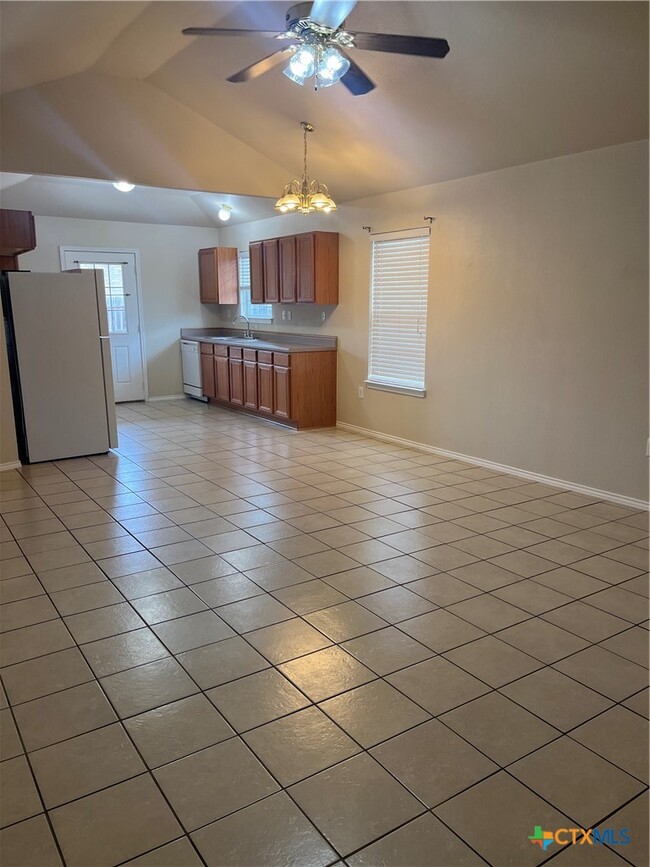 Building Photo - 1031 Helen Dr