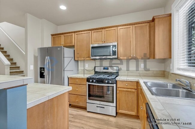 Building Photo - 4549 SE Satinwood St