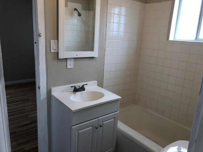 Building Photo - Cute 2BD/1BA in Downtown Roswell