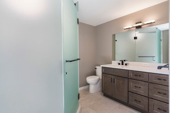 Building Photo - A Spacious Home in the Prestigious Sahalee...