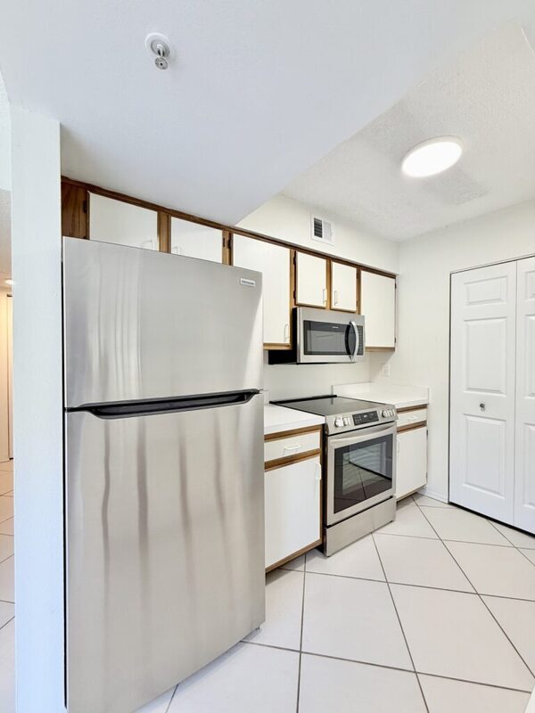 Building Photo - 2400 Feather Sound Dr