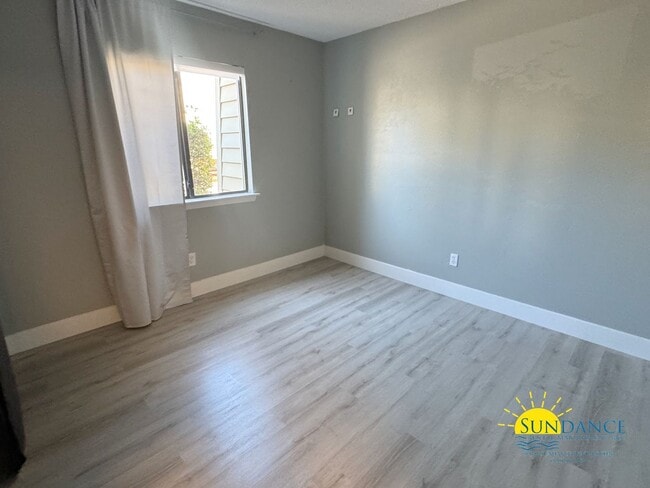 Building Photo - Waterfront 2 Bedroom Condo in Fountainhead!