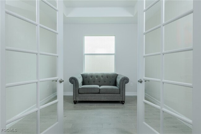 Building Photo - 374 Spg Hl Lk Lp